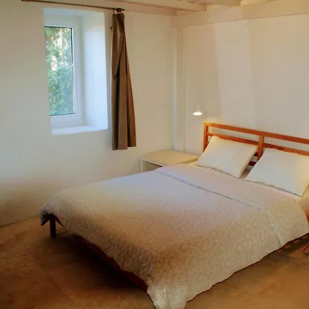 Berry - A Large Cosy Stone House 규무슬럭